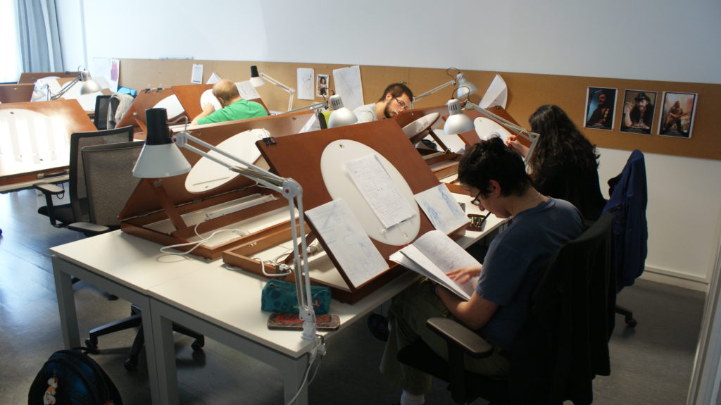 Alumnos trabajando en Digipen Bilbao.